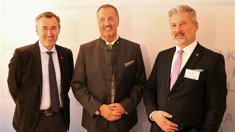 General Fritz Lang, Direktor des BKA Österreich (v.l.), Robert Heimberger, Präsident des LKA Bayern und Jörg Beyser, Leiter des Rauschgiftdezernates LKA Bayern.
