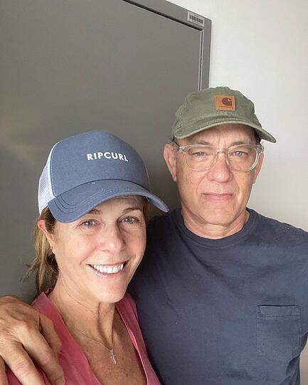 Hollywoodstar Tom Hanks und Ehefrau Rita Wilson haben sich mit dem Coronavirus infiziert und befinden sich in Australien in Quarantäne.