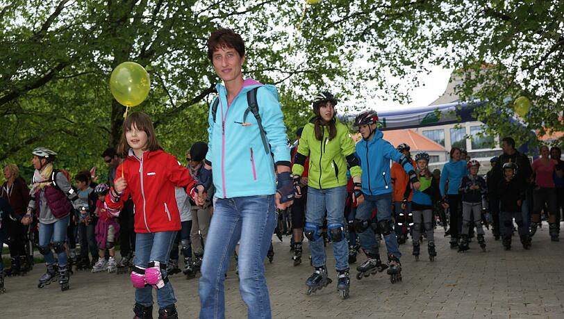 Sportlich: Der Saison-Auftakt der AOK-Blade-Night. Sportlich: Der Saison-Auftakt der AOK-Blade-Night.