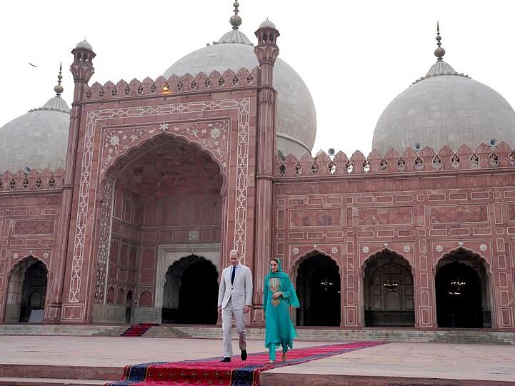 Kate und William besuchen die historische Badshahi-Moschee aus dem 17. Jahrhundert.
