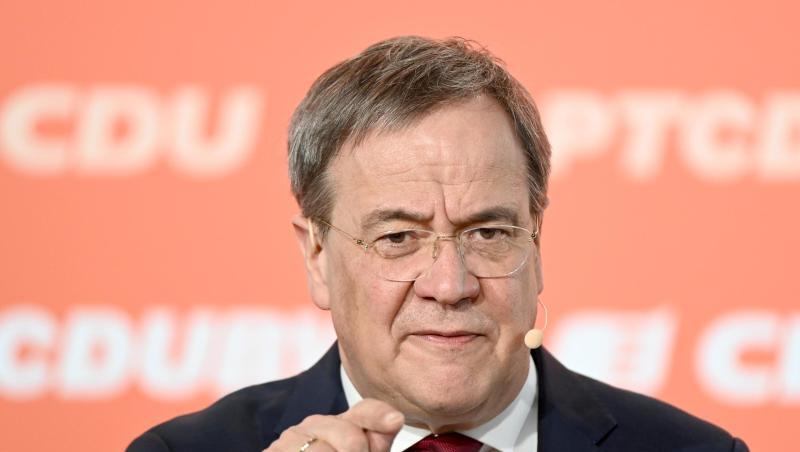 CDU-Chef Armin Laschet kann sich freuen: In einer Umfrage legt die Union etwas zu.