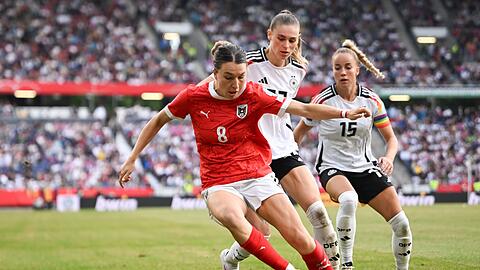 Barbara Dunst (vorne) freut sich auf das Spitzenspiel. (Archivbild)