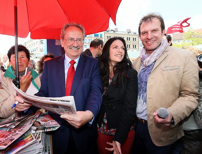 Gute Stimmung am AZ-Stand: Christian Ude und Christine Neubauer mit Chefredakteur Arno Makowsky