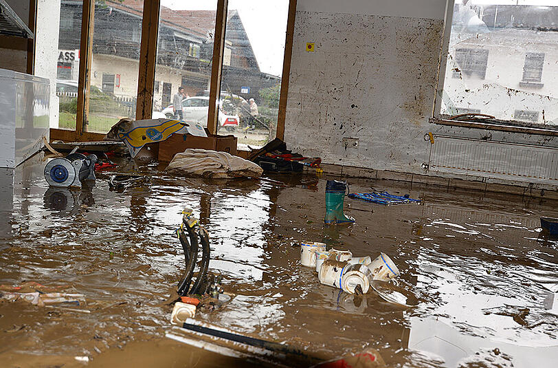 Schlamm, Chaos und noch mehr Schlamm: Das Dorf Anzenkirchen in der Gemeinde Triftern ist von dem Hochwasser am 01. Juni hart getroffen worden.