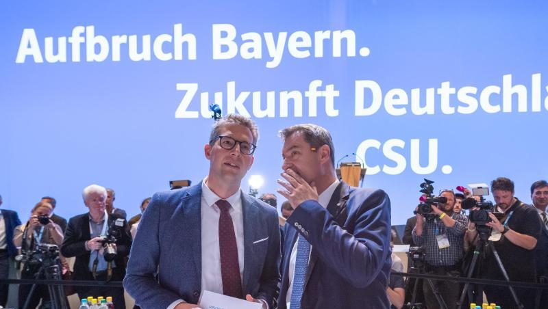 Markus Blume (l)und Markus Söder stehen zu Beginn des CSU-Parteitags zusammen. Foto: Peter Kneffel/dpa Markus Blume (l)und Markus Söder stehen zu Beginn des CSU-Parteitags zusammen. Foto: Peter Kneffel/dpa