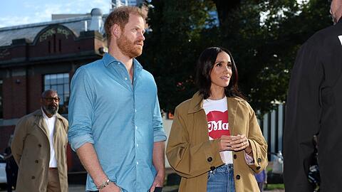 Prinz Harry und Herzogin Meghan sind nach sechs Jahren in Kalifornien zur&uuml;ck in Gro&szlig;britannien.