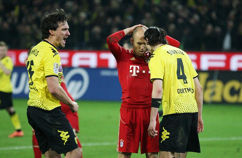 Der Dortmunder Subotic schreit Robben an.