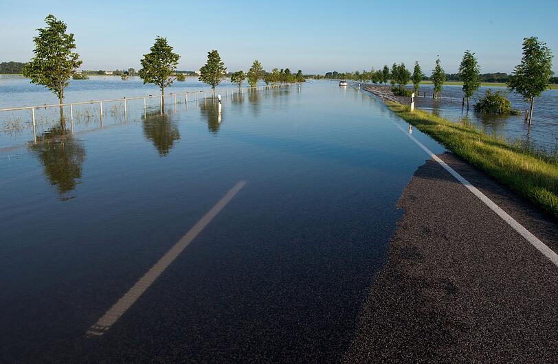 Deichbruch bei Fischbeck in Sachsen-Anhalt - Aktuelle Bilder vom Hochwasser