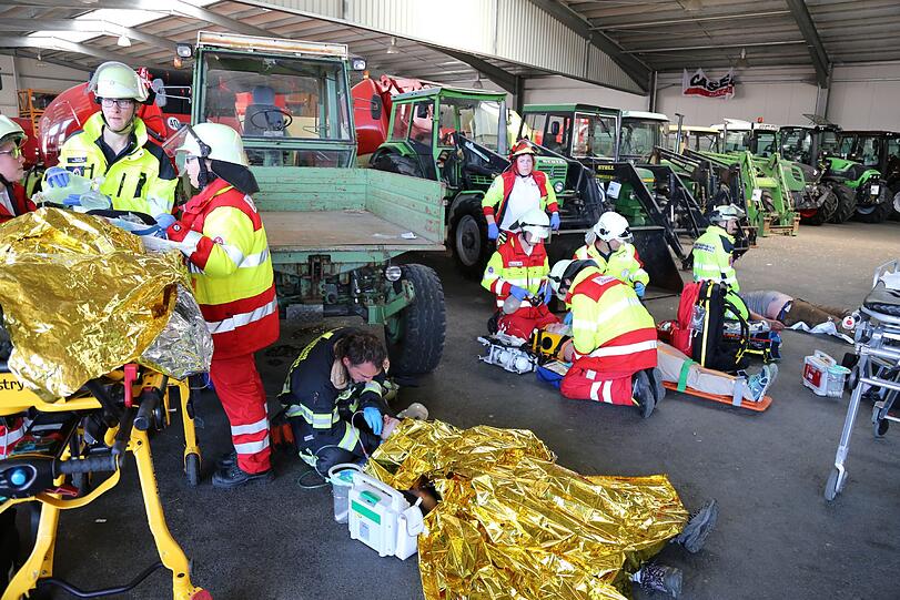 Feuer, Kunstblut und falsche Attentäter: Die Bilder vom Übungswochenende des MKT gibt's hier zum Durchklicken.