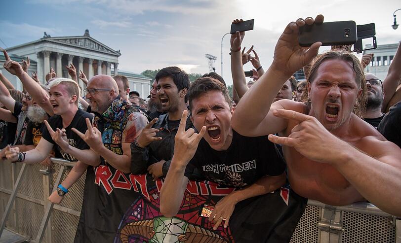 Rocker im Herzen: Die Fans bei Rockavaria