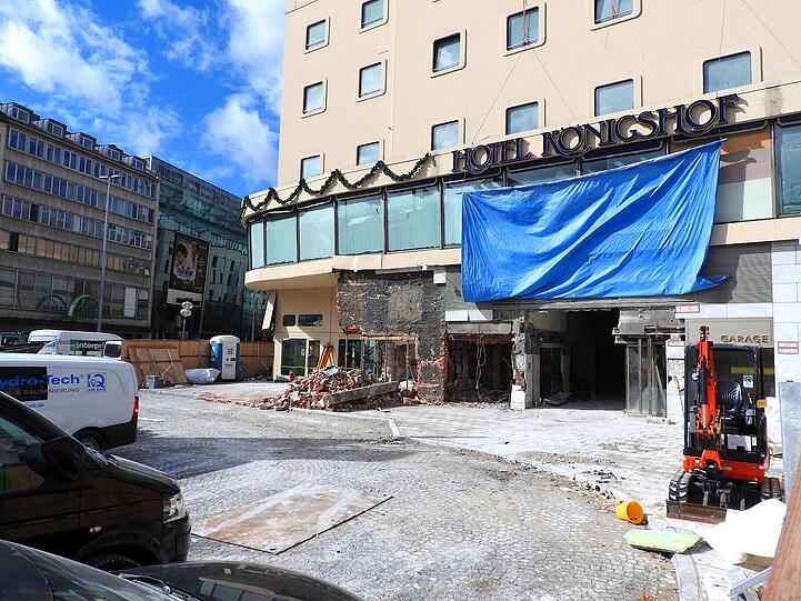 Hotel Königshof in München - das alte Gebäude wird abgerissen. Geplant ist ein luxuriöser Neubau.