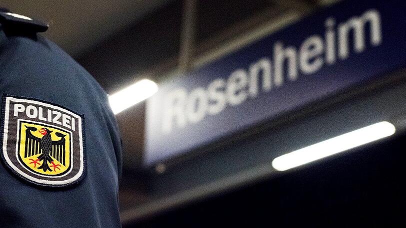 In der Vergangenheit war der polizeibekannte Mann unter anderem wegen Widerstands gegen Vollstreckungsbeamte, Körperverletzung und Diebstahls mit Waffen auffällig geworden.