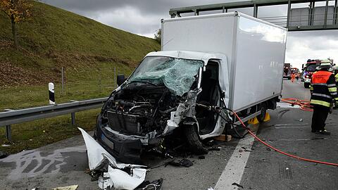 Für die Dauer der Rettungsmaßnahmen war die Autobahn in Richtung Salzburg für etwa eine Stunde gesperrt.