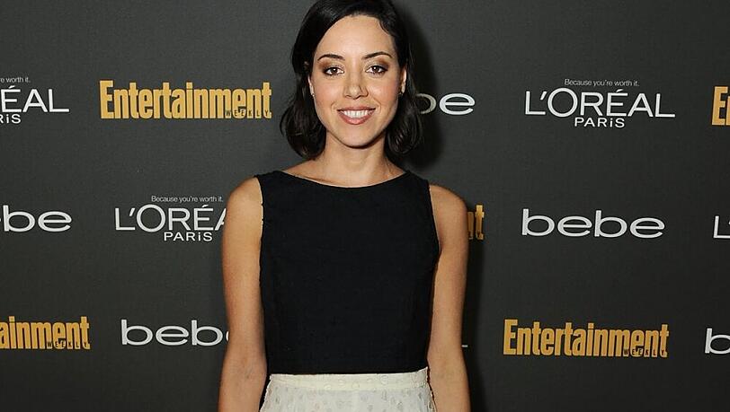 Die US-Schauspielerin Aubrey Plaza im glockenförmigen Midi-Rock Die US-Schauspielerin Aubrey Plaza im glockenförmigen Midi-Rock