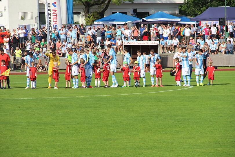 Die Bilder vom Vorbereitungsspiel der Löwen gegen den FC Basel.