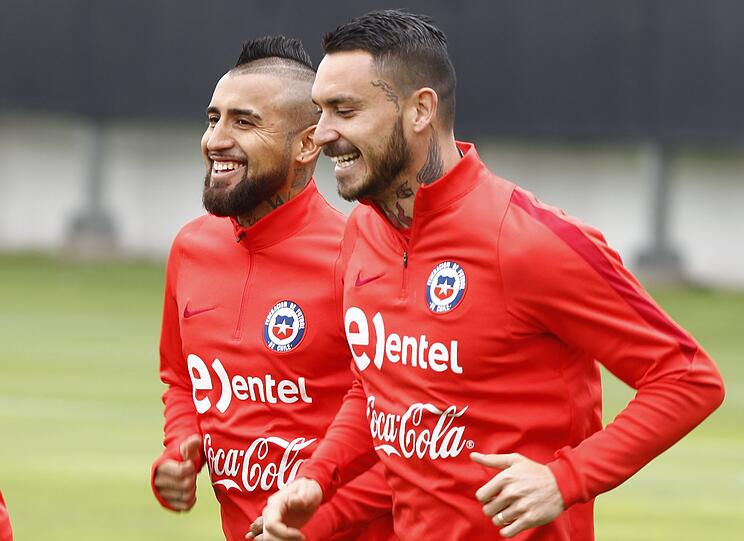 Chile liegt derzeit nur auf Rang sechs, breucht zwei Siege und muss auf Patzer der Konkurrenz hoffen. Zuerst trifft das Team um Arturo Vidal vor eigenem Publikum auf Ecuador, ehe am letzten Spieltag das bereits sicher qualifizierte Brasilien wartet.