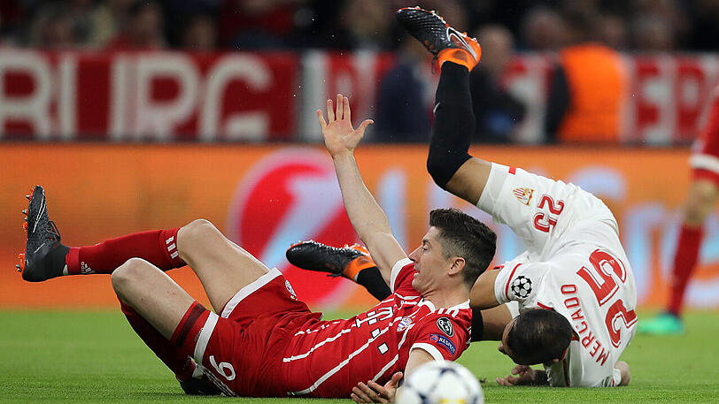 Musste einiges einstecken: Bayern-Torjäger Robert Lewandowski (vorne).