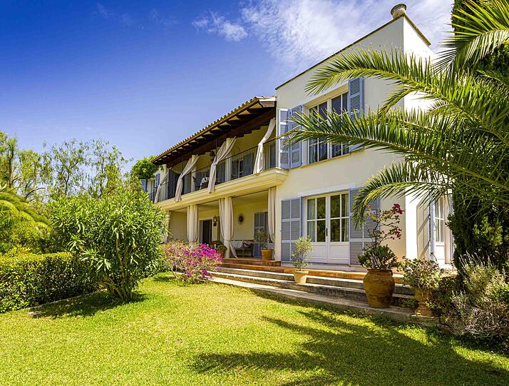 Guido Maria Kretschmer lebte 22 Jahre lang auf Mallorca. Jetzt steht seine Designer-Villa für 1,7 Millionen Euro zum Verkauf.