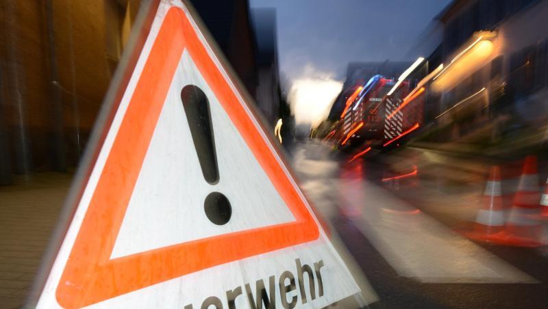 Ein Feuerwehr-Warnschild. Foto: Patrick Seeger/Archivbild Ein Feuerwehr-Warnschild. Foto: Patrick Seeger/Archivbild