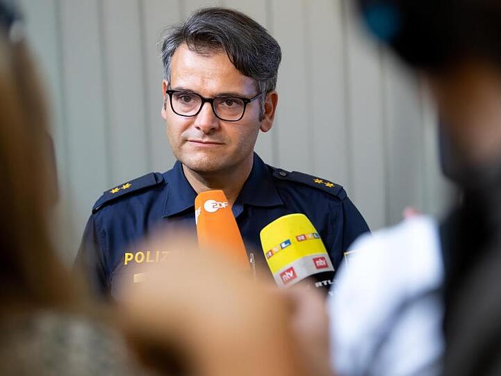 Marcus da Gloria Martins, Sprecher der Polizei München, nimmt an einer Pressekonferenz teil. Foto: Sven Hoppe/dpa/Archivbild