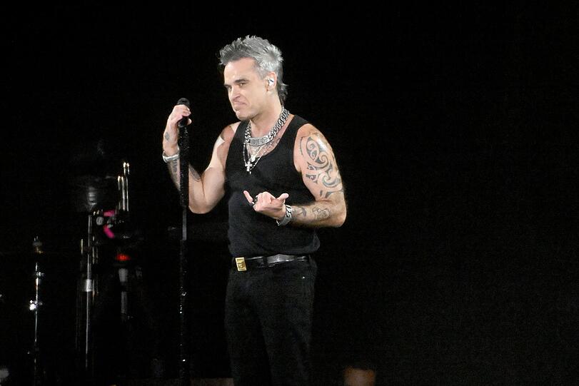 Robbie Williams live auf der Bühne am 27.08.2022 in München auf dem Messegelände.