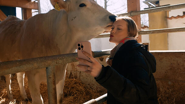 Cheyenne Ochsenknecht will durch Social Media der jungen Generation das Thema Landwirtschaft näher bringen.