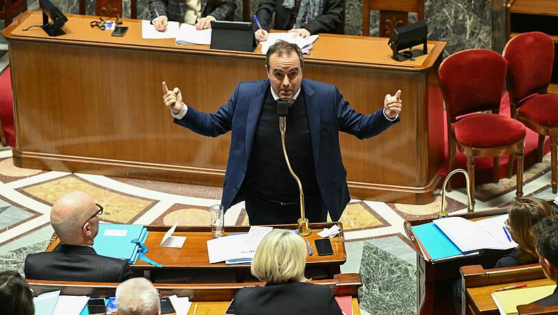 Der franz&ouml;sische Premierminister S&eacute;bastien Lecornu hatte den Haushalt ohne Endabstimmung durch die Nationalversammlung gedr&uuml;ckt.