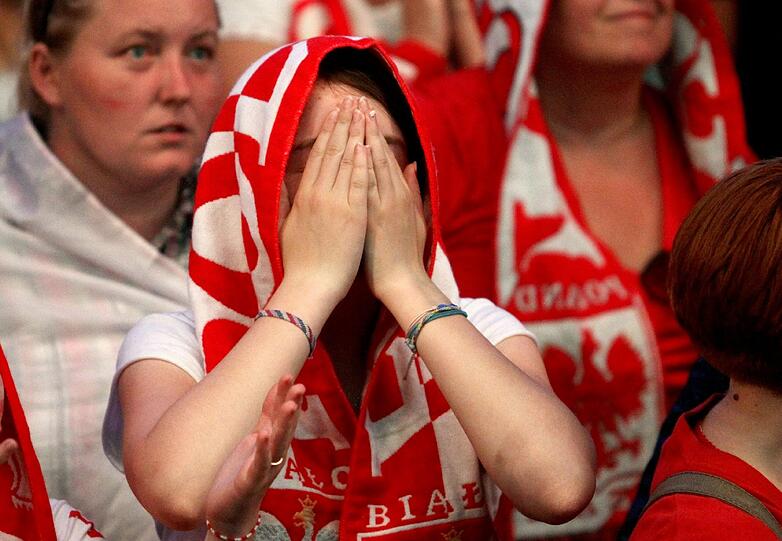 Co-Gastgeber Polen ist aus der EM ausgeschieden, Griechenland steht überraschend im Viertelfinale. Tränen bei den polnischen Fans und Jubel bei den Hellas-Anhängern. Die Bilder.