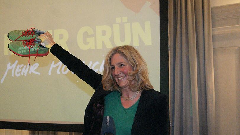 Die Grünen-OB-Kandidatin Sabine Nallinger startet mit grünen Laufschuhen in den OB-Wahlkampf. Die Grünen-OB-Kandidatin Sabine Nallinger startet mit grünen Laufschuhen in den OB-Wahlkampf.