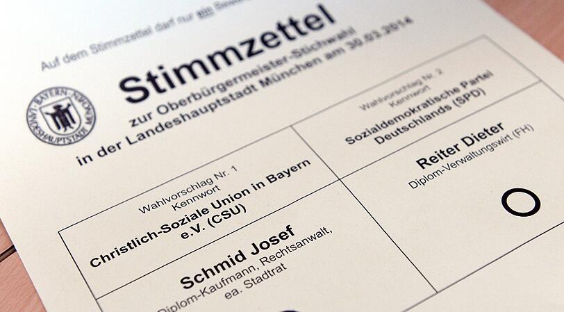 Und so schaut der Wahlzettel aus. Die Mehrheit der Münchner hatte ihn nicht in der Hand. Bilder von der Stichwahl in München