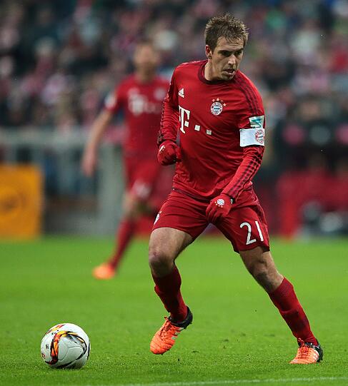 PHILIPP LAHM: NOTE 3.
Der Kapitän versuchte, die rechte Seite zusammenzuhalten, schaltete  
sich in der zweiten Hälfte immer häufiger ins Angriffsspiel ein.