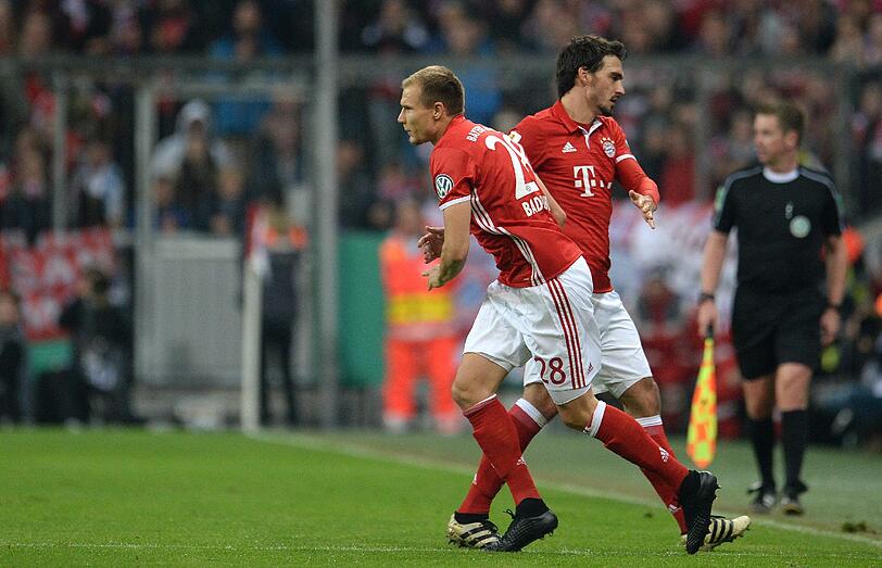 HOLGER BADSTUBER: KEINE NOTE. Bekam bei seiner Comeback-Einwechslung Standing Ovations. Spielte zuletzt am 10.2. beim 3:0 im Pokal gegen Bochum. Ersetzte Hummels in den letzten zehn Minuten.
