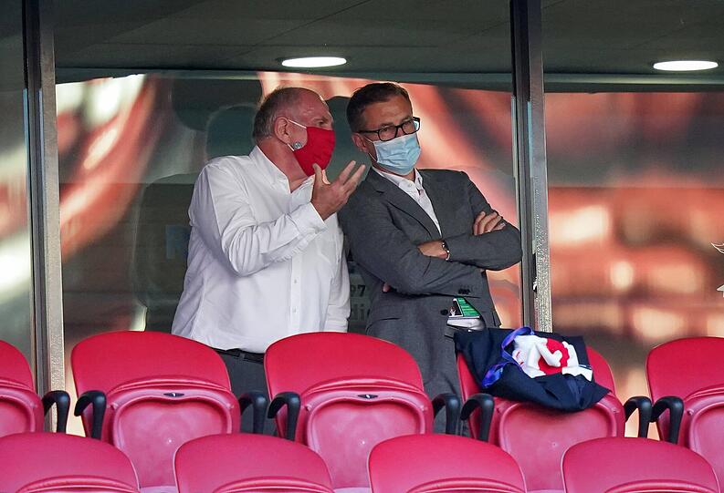 Uli Hoeneß mit Bayerns Finanz-Guru Jan-Christian Dreesen.