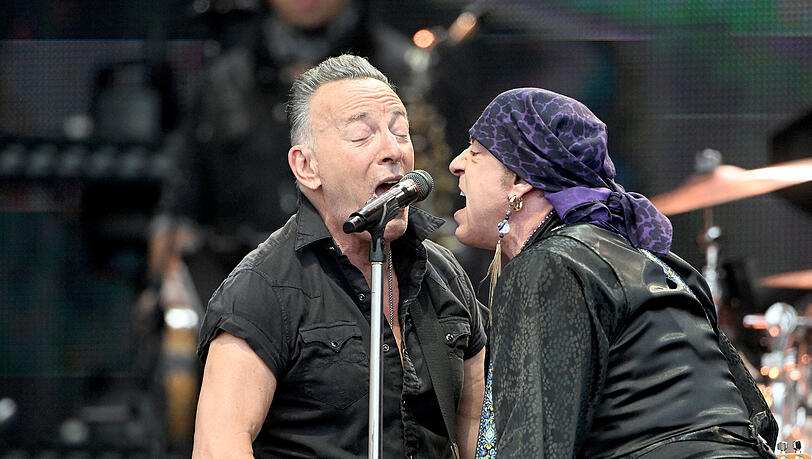 Lebende Legenden auf der Bühne in München: Bruce Springsteen und sein Gitarrist Steven Van Zandt. Lebende Legenden auf der Bühne in München: Bruce Springsteen und sein Gitarrist Steven Van Zandt.