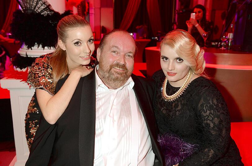 Als sein Herz stillsteht, sind sie bei ihm: Wolfgang Lippert und seine Töchter Natalie (l.) und Maxyne.