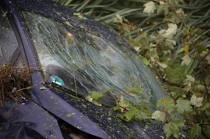 Bei einem Unfall bei Schwindegg hat sich eine Fahranfängerin mehrmals überschlagen.