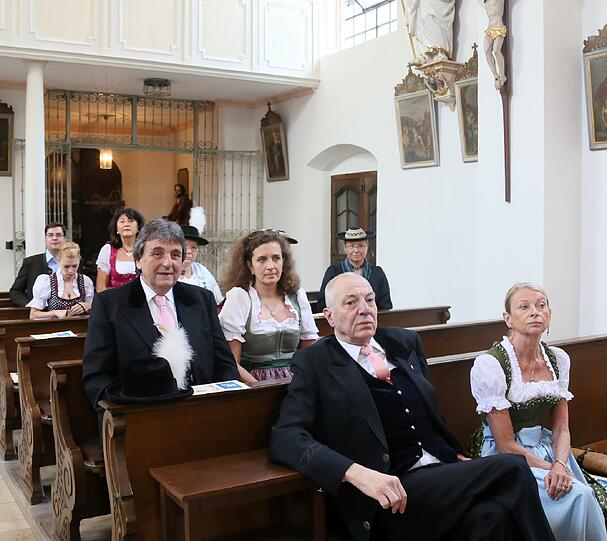 Filser-Fahnenweihe in der Heilig-Kreuz-Kirche in Forstenried. Die Bilder.