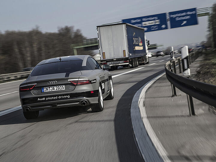 Audi-Forschungsfahrzeug A7 bei der Einfahrt äuf die A9