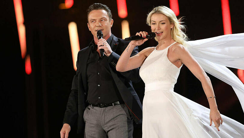 Anna-Carina Woitschack und Stefan Mross bei einem TV-Auftritt. Anna-Carina Woitschack und Stefan Mross bei einem TV-Auftritt.