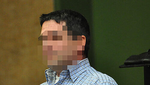 Helmut H. (51) ist der Dorf- Schreck. Helmut H. (51) ist der Dorf- Schreck.