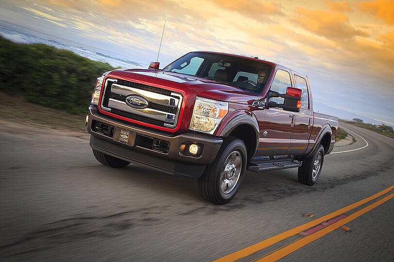 Dauer-Bestseller: Der Ford F-150 ist ein hoch gesetzter Pick-up, dessen bombastischer Chromkühlergrill wie ein Hitzeschutzschild wirkt.