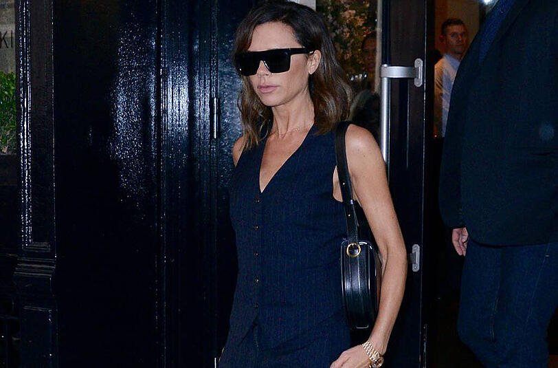 Victoria Beckham greift zu eckigen Gläsern