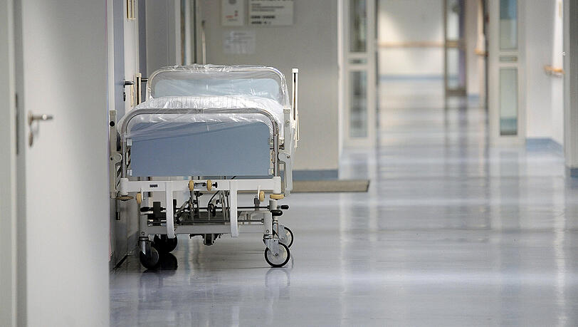 Wer sich an den alten Patientinnen vergriff, ist nicht klar. Der Täter schien einfach in die Klinik spaziert zu sein. (Symbolbild) Wer sich an den alten Patientinnen vergriff, ist nicht klar. Der Täter schien einfach in die Klinik spaziert zu sein. (Symbolbild)
