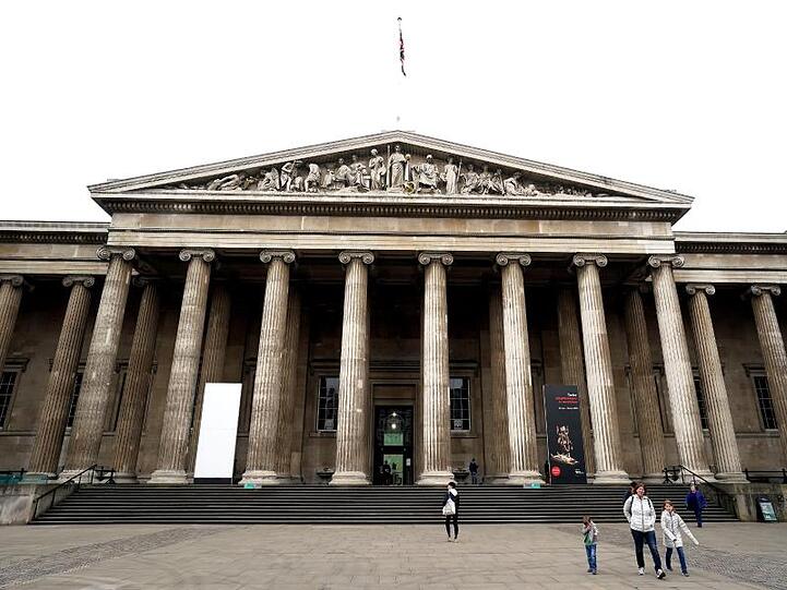 Das British Museum hat eine Büste seines Gründungsvaters Hans Sloane von seinem ursprünglichen Platz entfernt.