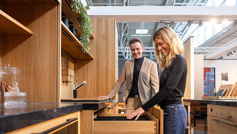Die Küche - das Herzstück im Haus und auch auf der Messe in Halle B5: Hier erfahren Sie alles über neue Trends, smarte Geräte und vieles mehr.