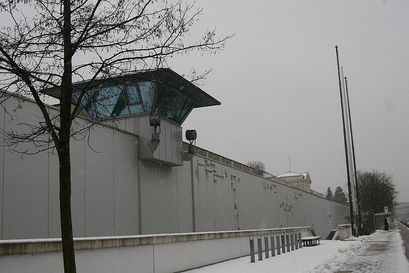 In der Münchner Justizvollzugsanstalt Stadelheim ist auch ein ehemaliger Top-Manager ein Häftling wie jeder andere.