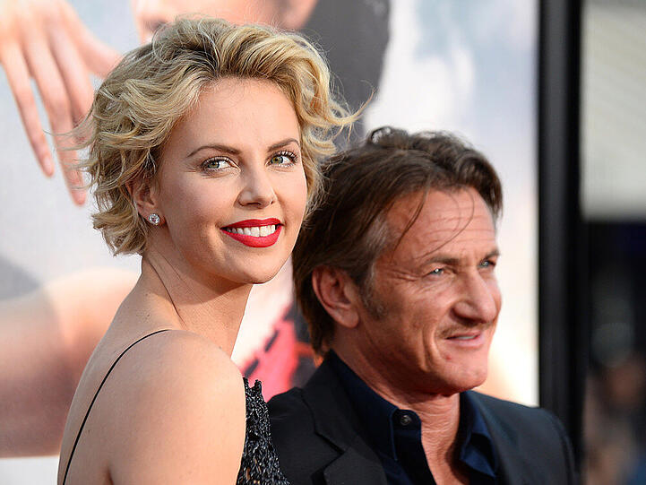 Charlize Theron neben Sean Penn bei der Premiere ihres neuen Films "A Million Ways to Die in the West"