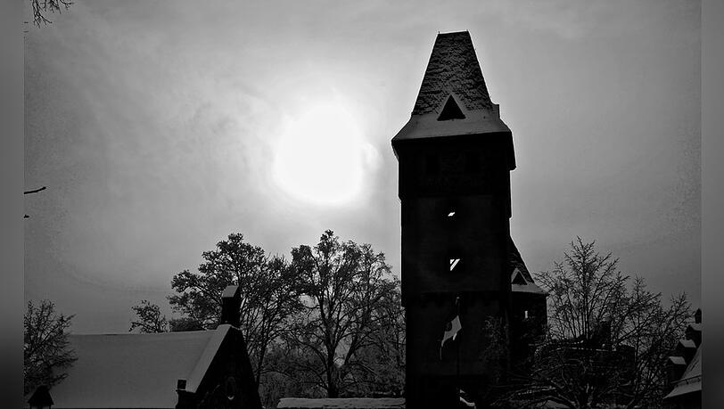 Schloss Frankenstein bei Darmstadt wirkt im Herbst besonders düster. Schloss Frankenstein bei Darmstadt wirkt im Herbst besonders düster.