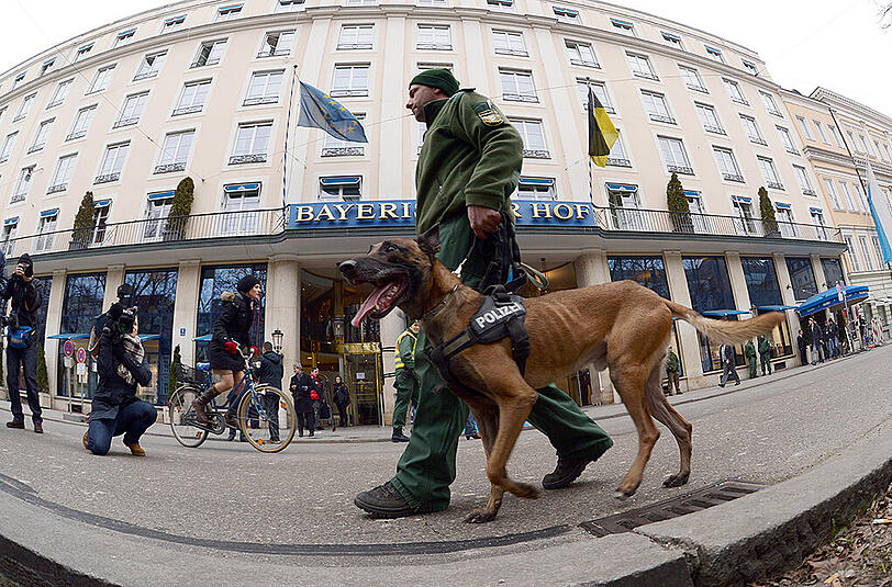 Bilder von der Sicherheitskonferenz 2015: Auch in diesem Jahr werden wieder etliche Polizisten für die Sicherheit in München sorgen. 3.700 Beamte werden im Einsatz sein, daneben gibt es noch etliche weitere Sicherheitsmaßnahmen. (Archivbild)