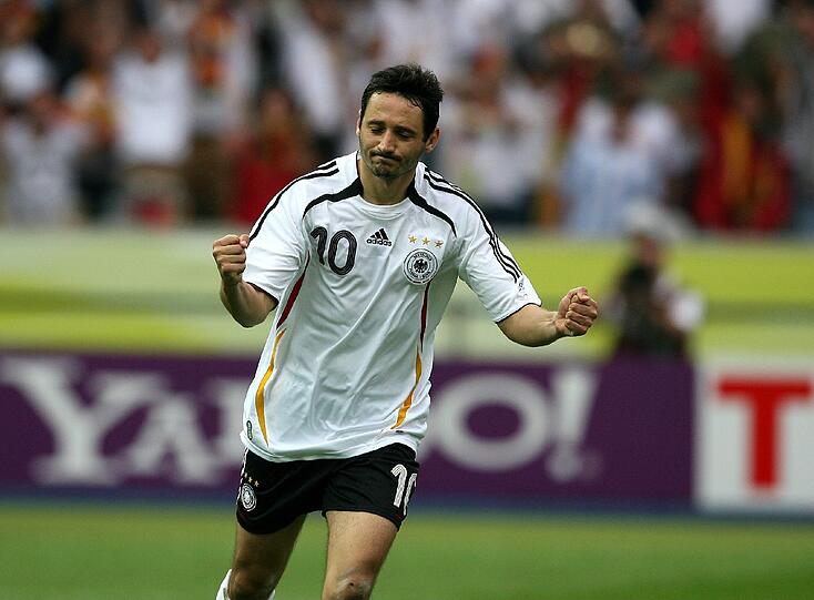 Oliver Neuville wurde bei der WM 2006 erfolgreich als Joker eingesetzt. Bei der Euro 2008 wurde wiederum ein Mal eingewechselt - es war sein letztes Länderspiel. Inzwischen ist Neuville Co-Trainer der U19 von Borussia Mönchengladbach.